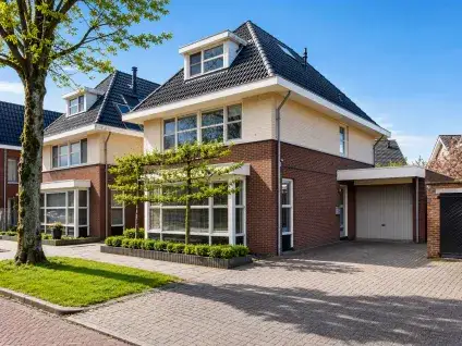 Twee-onder-één-kap te koop: Floresstraat 3, Weidedorp Hengelo
