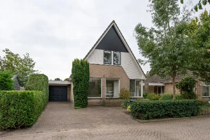 Detached house for sale: Florijn 11, Kersenboogerd-Zuid - Buurt 33 04 Hoorn