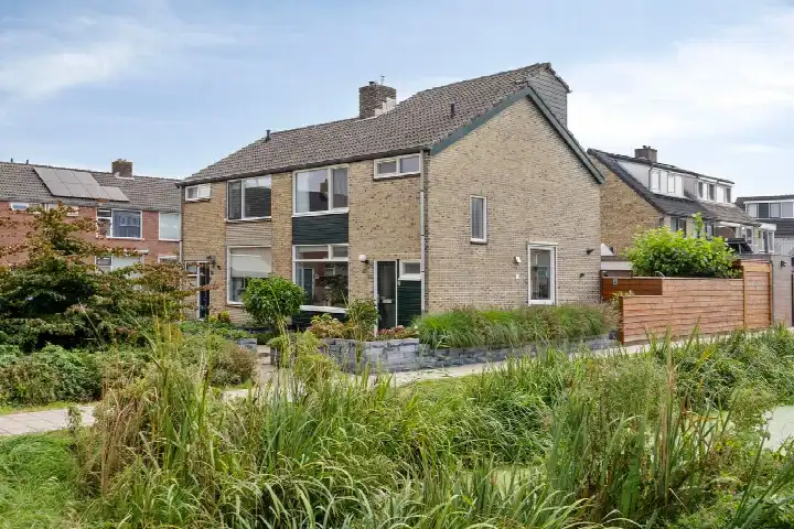 Semi-detached for sale: Floris van Egmondstraat 15, Lopik-Dorp Lopik