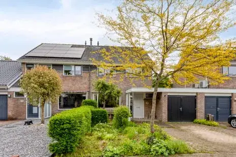 Tussenwoning te koop: Fluessen 68, De Drait noordwest Drachten
