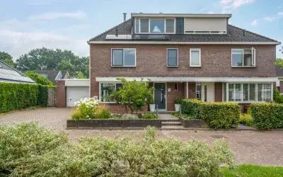 Twee-onder-één-kap te koop: Fluitekruid 11, Eelde Eelde