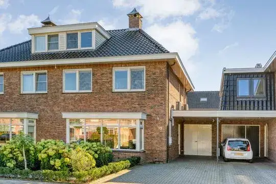 Tussenwoning te koop: Fluitekruid 19, Veeneslagen West Rijssen