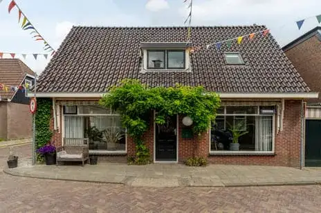 Twee-onder-één-kap te koop: Foarstrjitte 16, Holwerd Holwert