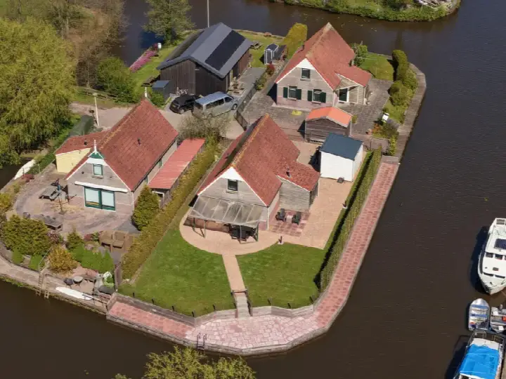 Vrijstaande woning te koop: Foarwei 21-88, Verspreide huizen Oudwoude Aldwâld
