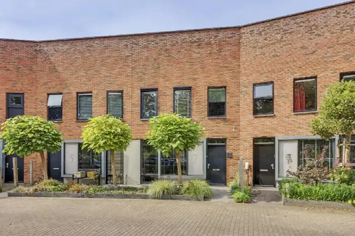 Tussenwoning te koop: Fonteinkruidlaan 7, Eekmaat West Enschede