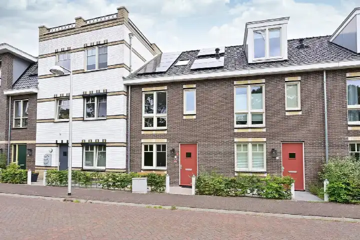 Terraced house for sale: Fort Heemstedestraat 17, Lanenrijk Weesp