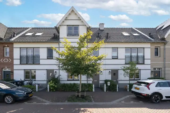 Tussenwoning te koop: Fort Vreeswijklaan 27, Lanenrijk Weesp