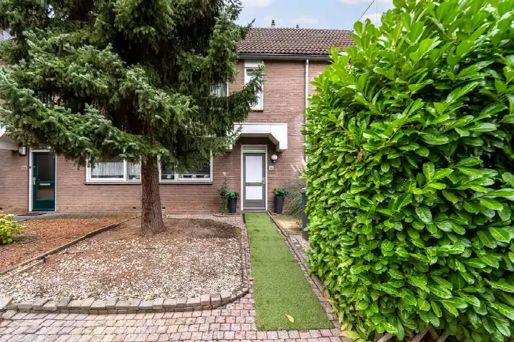 Terraced house for sale: Fossielenerf 196, Rennemig Heerlen
