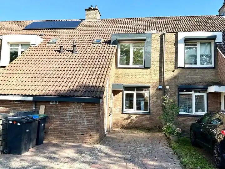 Terraced house for sale: Fossielenerf 90, Rennemig Heerlen