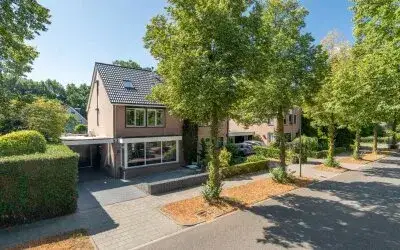 Twee-onder-één-kap te koop: Fré Cohenlaan 10, 't Zwering Enschede