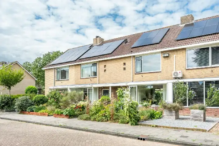 Terraced house for sale: Frederik Hendrikstraat 11, Hogeland Vianen (Ut)