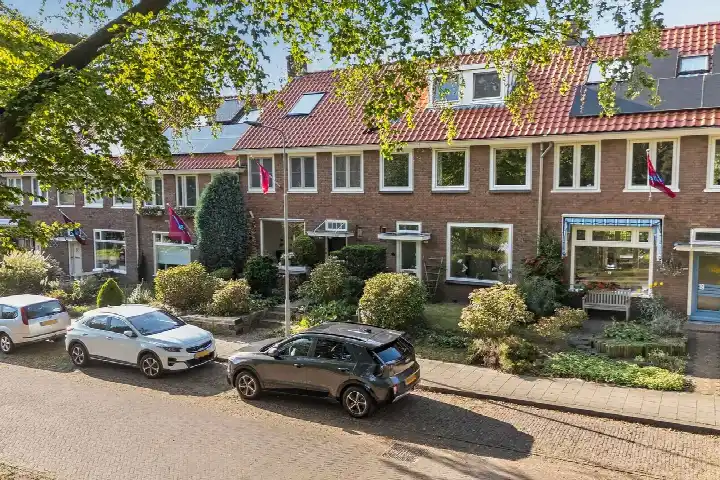 Terraced house for sale: Frederik van Eedenstraat 17, Paasberg Arnhem