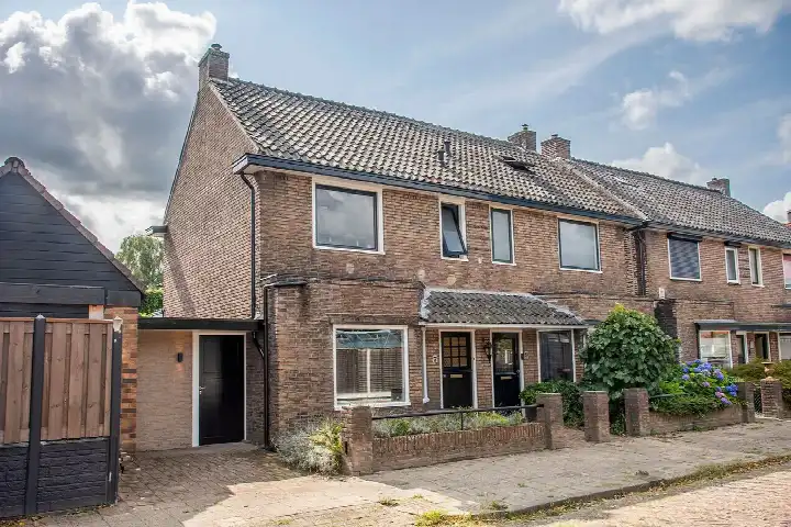 Twee-onder-één-kap te koop: Frederikstraat 7, Berflo Es Noord Hengelo
