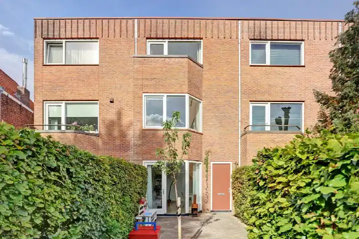 Terraced house for sale: Frieseweg 45, Rekerbuurt en Ooievaarsnest Alkmaar