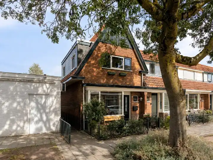 Hoekwoning te koop: Frieswijkstraat 1, Rielerweg-Oost Deventer