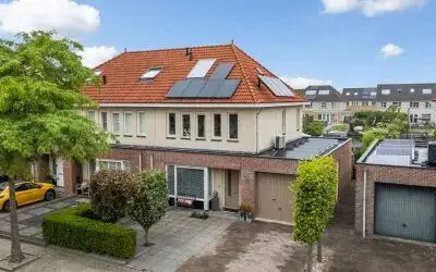 Twee-onder-één-kap te koop: Frouwesân 71, Zuiderburen Leeuwarden