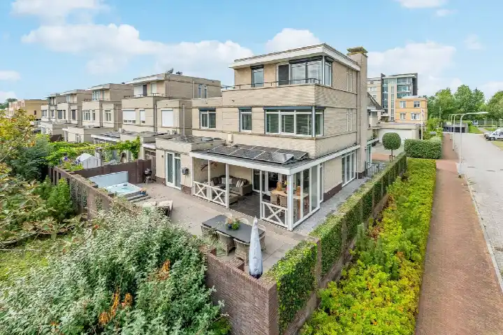 Detached house for sale: Fruinstraat 2, Rijnsoever-Noord Katwijk (Zh)