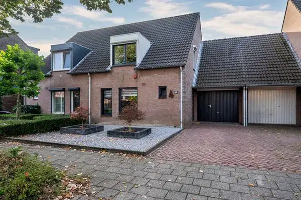 Tussenwoning te koop: Fürstenbergstraat 99, Sevenum Sevenum