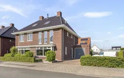Corner house for sale: G J Brenkmanlaan 2, Verspreide huizen Kesteren Kesteren