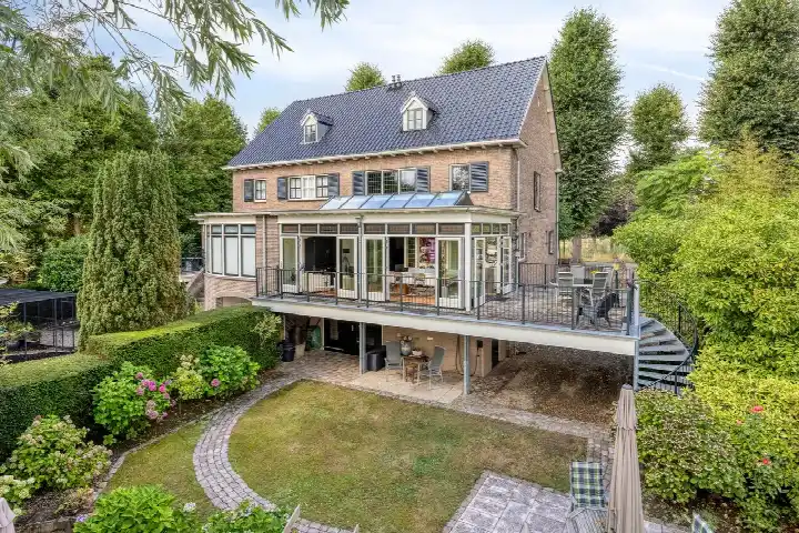 Twee-onder-één-kap te koop: G.W. Lovendaalsingel 24, Binnenstad-Grave Grave