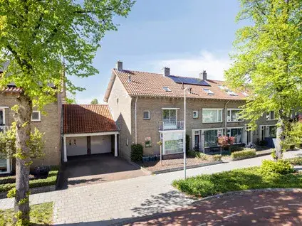 Terraced house for sale: Gabriël Metsulaan 44, Irisbuurt Eindhoven