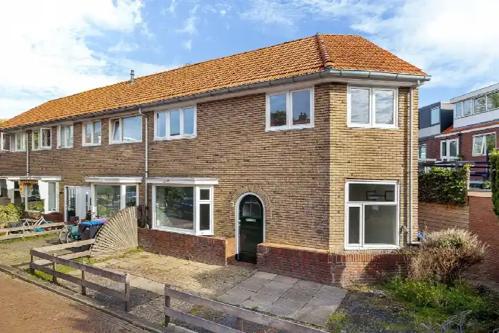 Corner house for sale: Gabriël Metsustraat 7, Gerard Dou Leeuwarden
