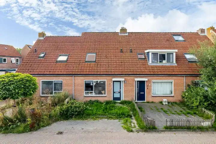 Terraced house for sale: Gaffelaar 27, Franeker Hamburgerrak en st Want Franeker