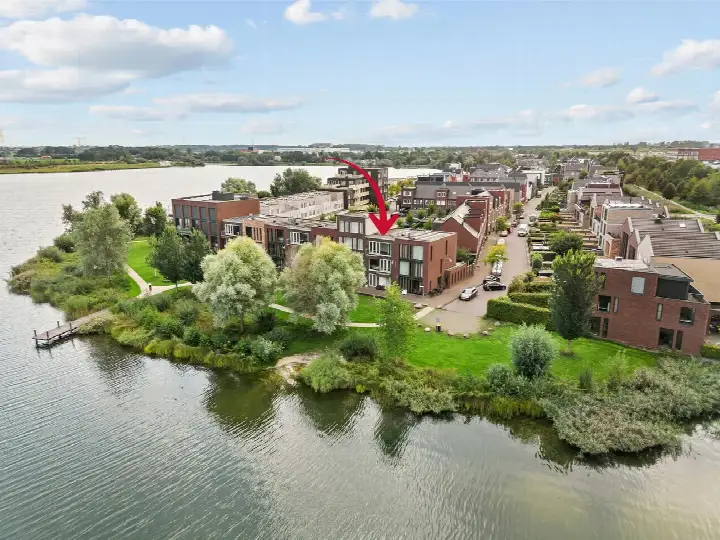 Tussenwoning te koop: Gardameer 25, Waterrijk Woerden
