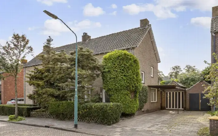 Twee-onder-één-kap te koop: Gareelstraat 10, Ulvenhout Ulvenhout