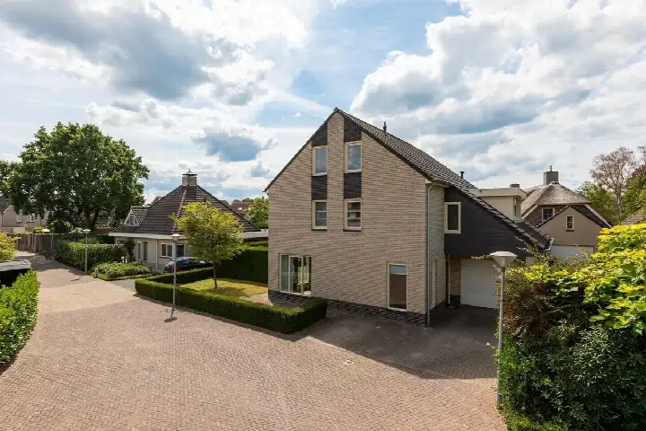 Vrijstaande woning te koop: Garenbleek 3, Waalre Waalre