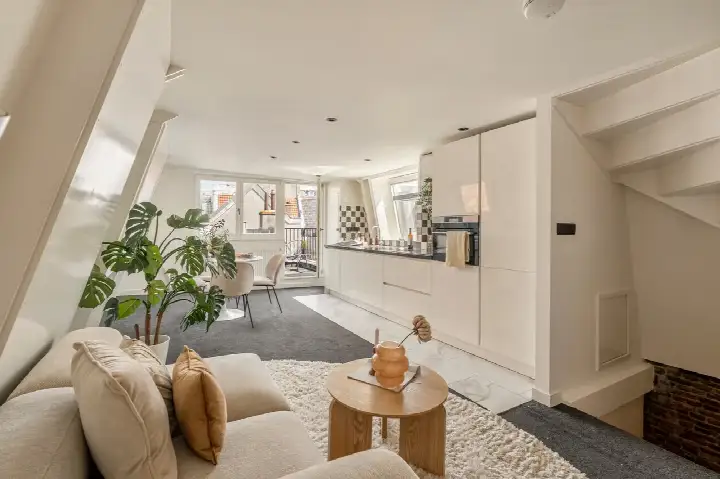 Apartment for sale: Gasthuismolensteeg 10D, Felix Meritisbuurt Amsterdam