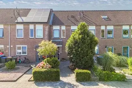 Tussenwoning te koop: Gelrelaan 15, Emmeloord-de Erven Emmeloord