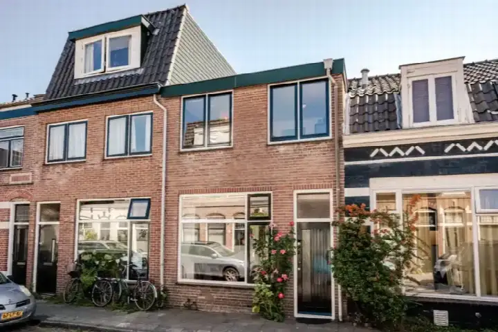 Terraced house for sale: Generaal Bothastraat 30, Generaalsbuurt Haarlem