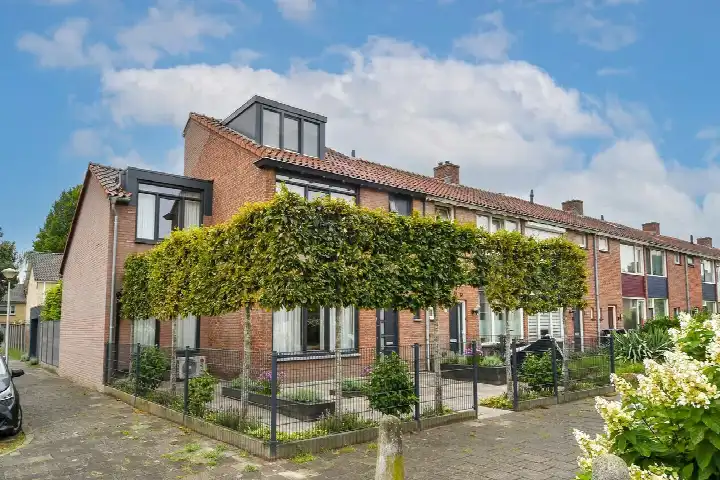 Hoekwoning te koop: Generaal des Tombepad 1, Generalenbuurt Eindhoven