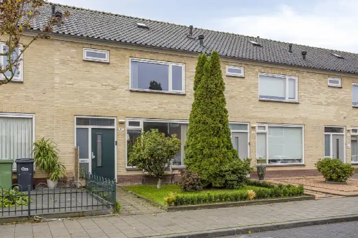 Tussenwoning te koop: Generaal Dibbetslaan 102A, Generalenbuurt Eindhoven