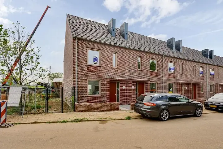 Tussenwoning te huur: Generaal Eisenhowerstraat 17, Wyckerpoort Maastricht