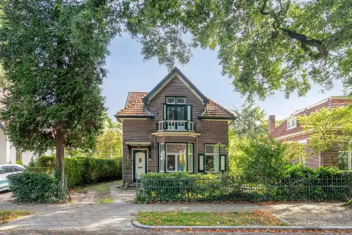 Vrijstaande woning te koop: Generaal Van Heutszlaan 14, De Parken Apeldoorn