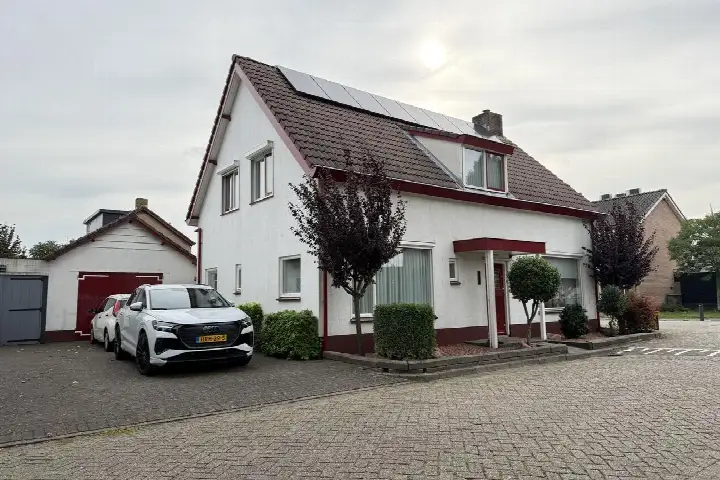 Detached house for sale: Geraniumstraat 26, Vierendelen Made