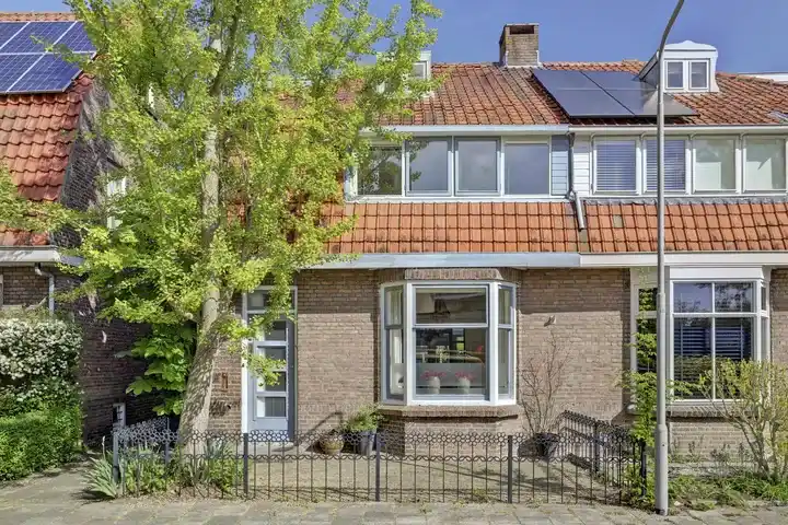 Twee-onder-één-kap te koop: Geraniumstraat 6, Goes-Oost Goes