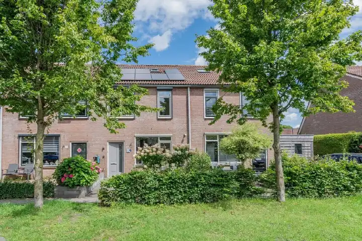 Tussenwoning te koop: Gerard Douhof 32, Strijland-oost Nijkerk