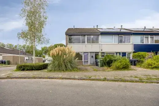 Corner house for sale: Gerben Colmjonwei 34, Westeinde Leeuwarden