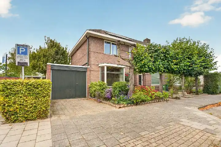 Corner house for sale: Gestelsestraat 256C, Rapelenburg Eindhoven