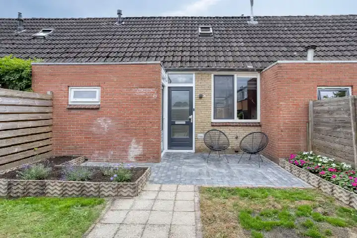 Tussenwoning te koop: Geulstraat 44, Pittelo Midden Assen