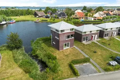 Vrijstaande woning te koop: Geuzehoeke 43-643, Groot binnenwater Eanjum