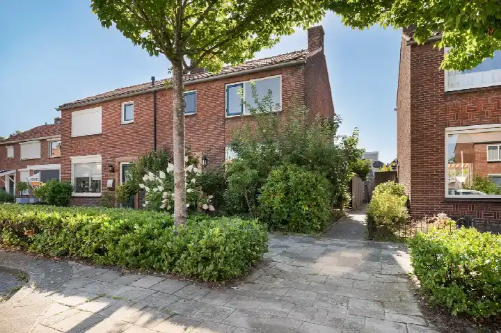 Twee-onder-één-kap te koop: Gezinastraat 15, Nijverheid Hengelo