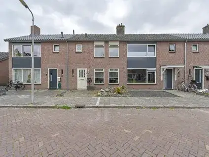 Terraced house for sale: Goltguldenstraat 10, Zuid Hoogeveen