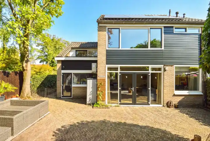 Corner house for sale: Gooiergracht 199, Zevenend Laren (Nh)