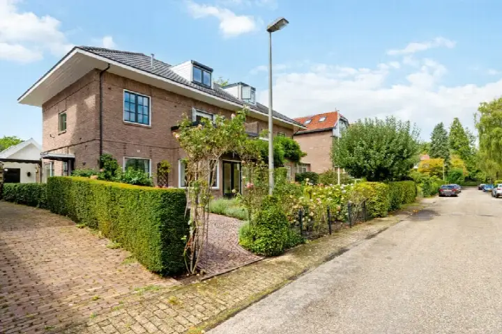 Twee-onder-één-kap te koop: Gooilaan 5, Koedijk Bussum