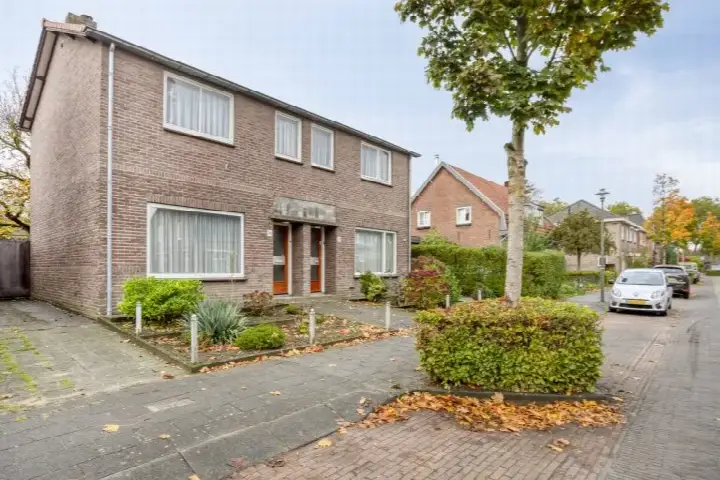 Twee-onder-één-kap te koop: Goudbergstraat 34, Aalst Waalre