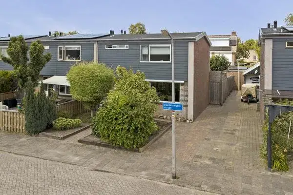 Corner house for sale: Goudenregenstraat 13, Zuid Hoogeveen